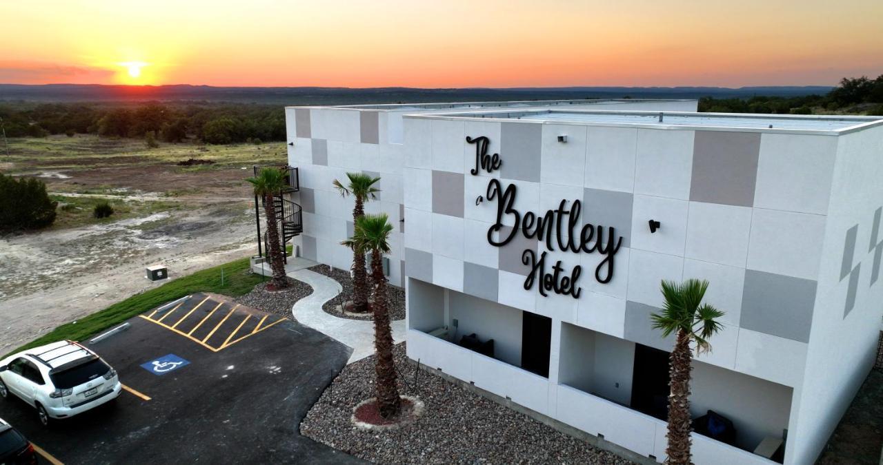 The Bentley Hotel On 290 Johnson City Esterno foto