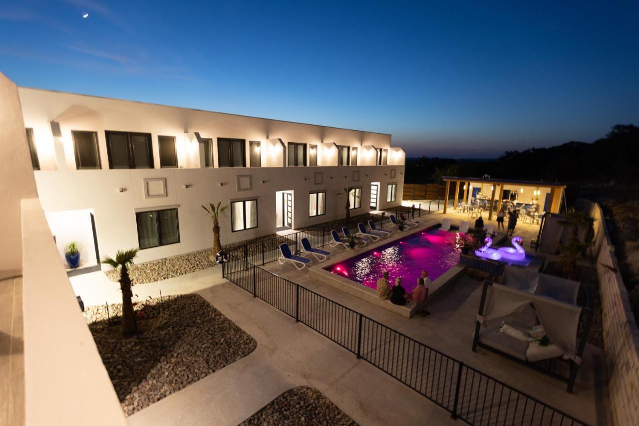 The Bentley Hotel On 290 Johnson City Esterno foto